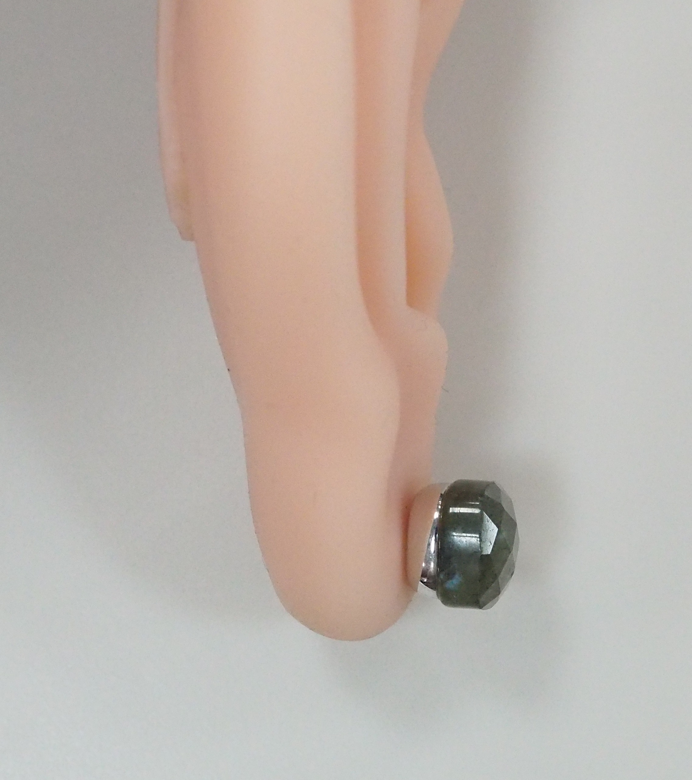 Серебряные серьги-пусеты с лабрадоритами